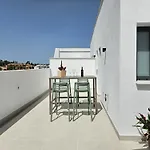 Modern 2 Bed With Access To Wellness Facilities Near