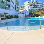 Apartmán Modern 2 Bed With Access To Wellness Facilities Near