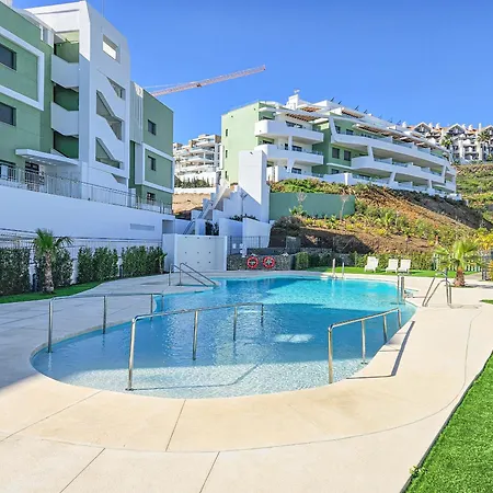 Modern 2 Bed With Access To Wellness Facilities Near *